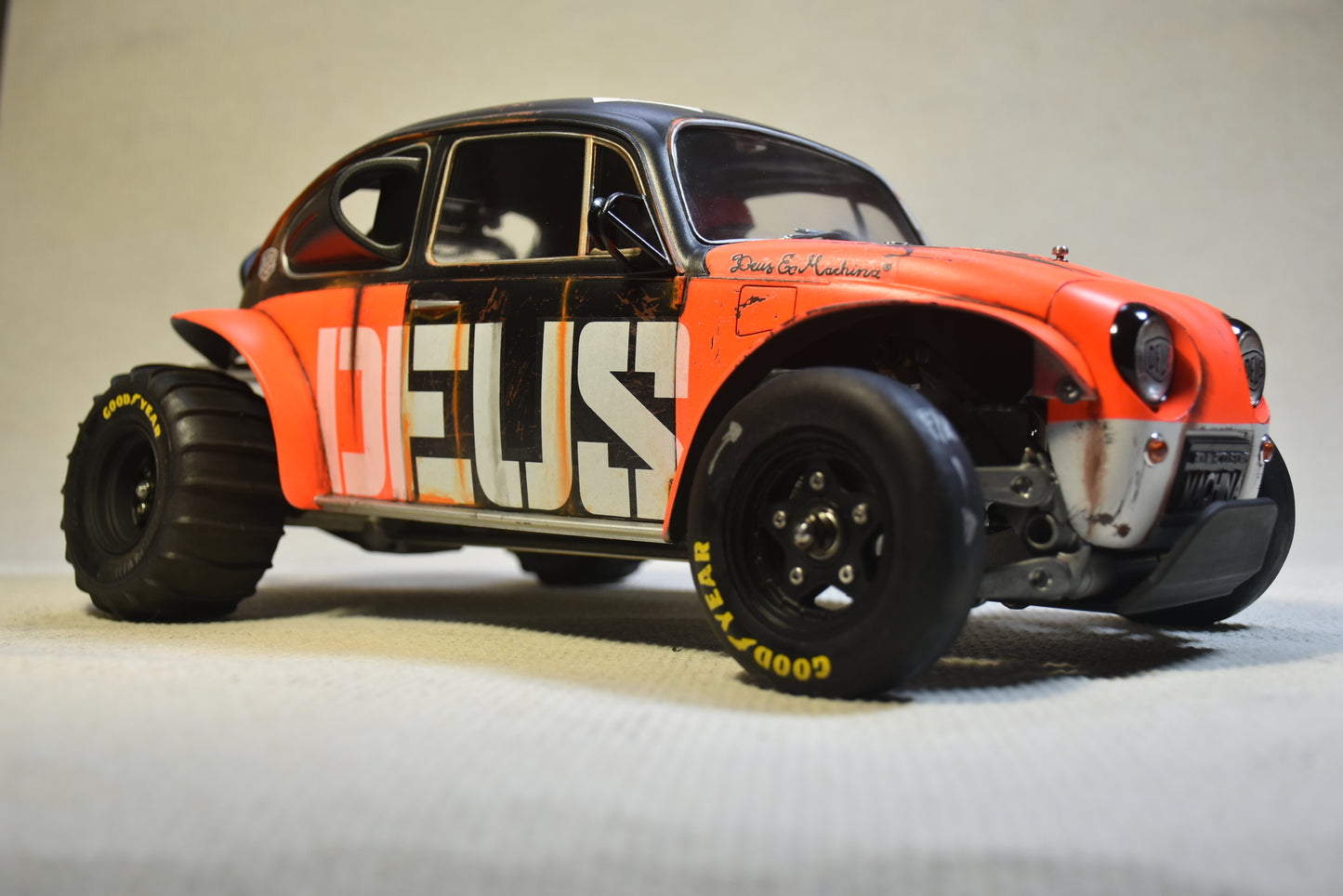 DEUS EX MACHINA theme - Tamiya Sand Scorcher 1/10 Custom Painted Body – Finished with Driver Figure