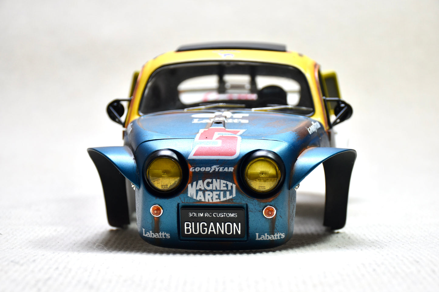 Carrosserie personnalisée peinte Tamiya Sand Scorcher 1/10 – Finition avec figurine de pilote (BUGANON)