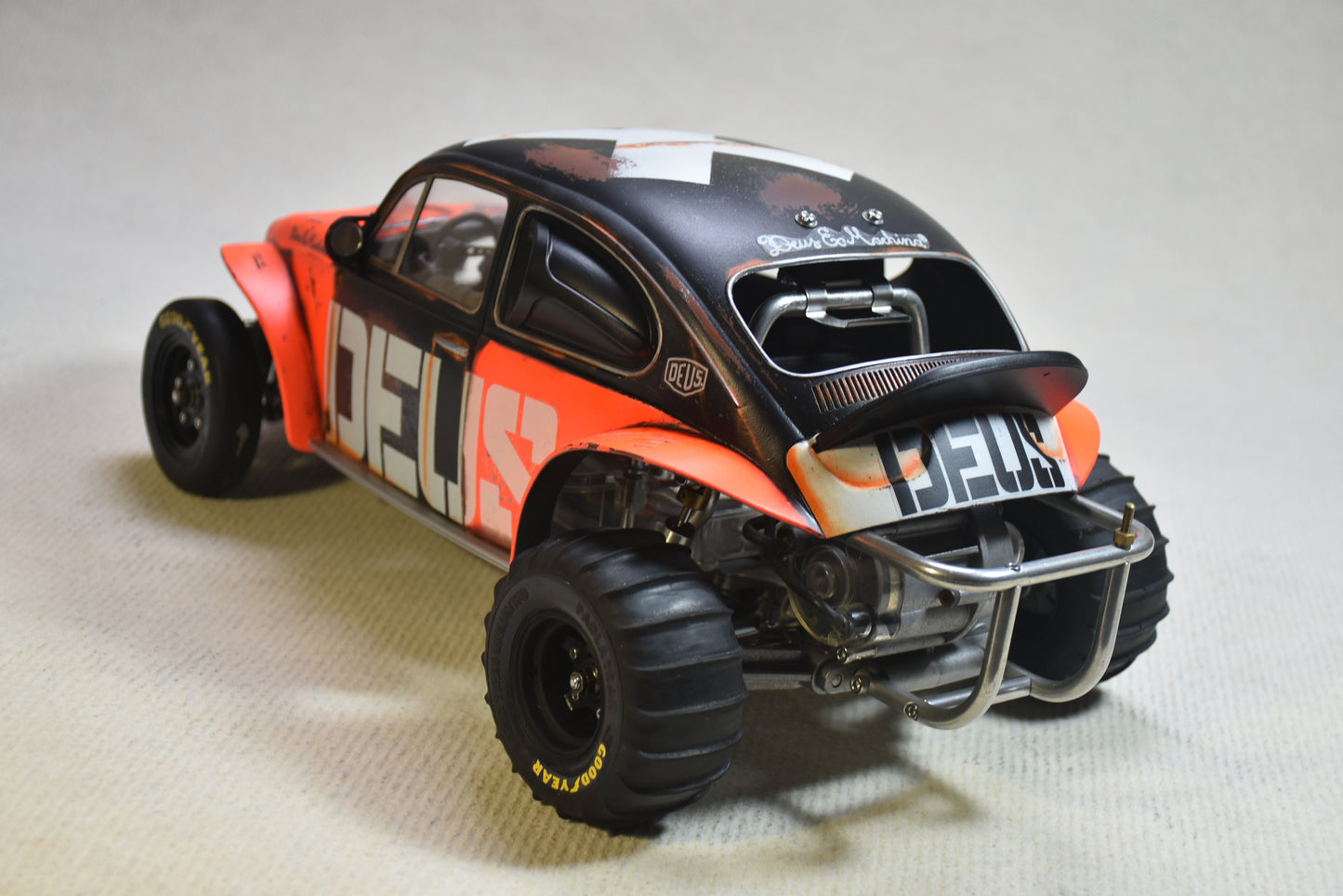 DEUS EX MACHINA theme - Tamiya Sand Scorcher 1/10 Custom Painted Body – Finished with Driver Figure