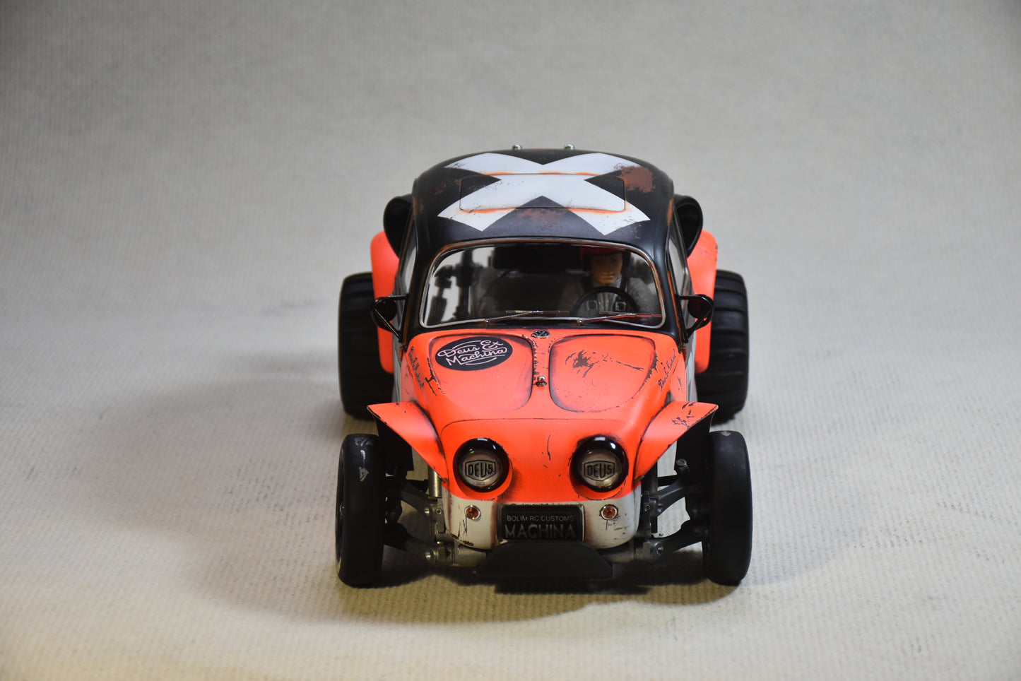 DEUS EX MACHINA theme - Tamiya Sand Scorcher 1/10 Custom Painted Body – Finished with Driver Figure