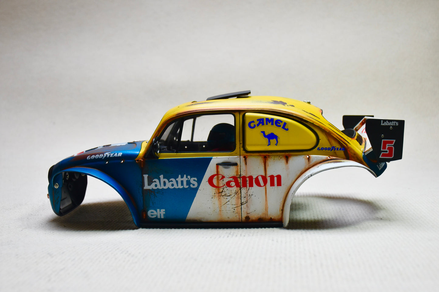 Carrosserie personnalisée peinte Tamiya Sand Scorcher 1/10 – Finition avec figurine de pilote (BUGANON)