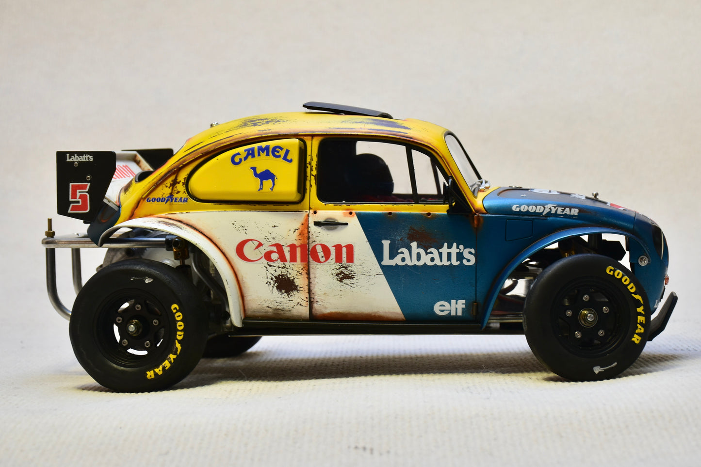 Carrosserie personnalisée peinte Tamiya Sand Scorcher 1/10 – Finition avec figurine de pilote (BUGANON)