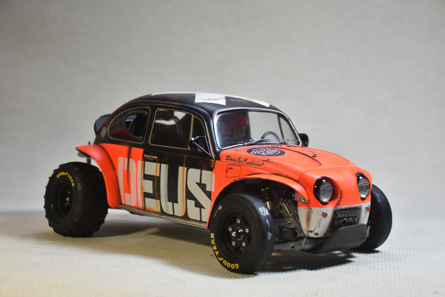 DEUS EX MACHINA theme - Tamiya Sand Scorcher 1/10 Custom Painted Body – Finished with Driver Figure