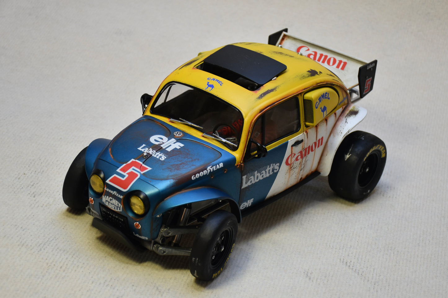 Carrosserie personnalisée peinte Tamiya Sand Scorcher 1/10 – Finition avec figurine de pilote (BUGANON)