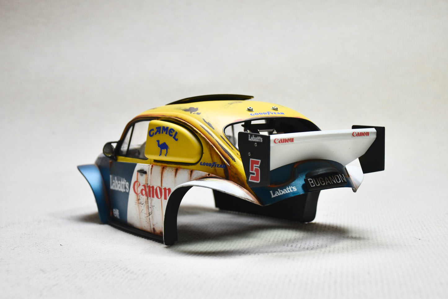 Carrosserie personnalisée peinte Tamiya Sand Scorcher 1/10 – Finition avec figurine de pilote (BUGANON)