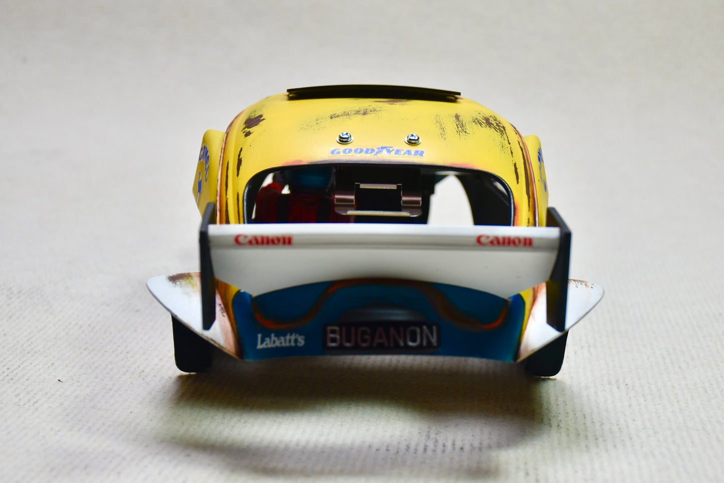 Carrosserie personnalisée peinte Tamiya Sand Scorcher 1/10 – Finition avec figurine de pilote (BUGANON)