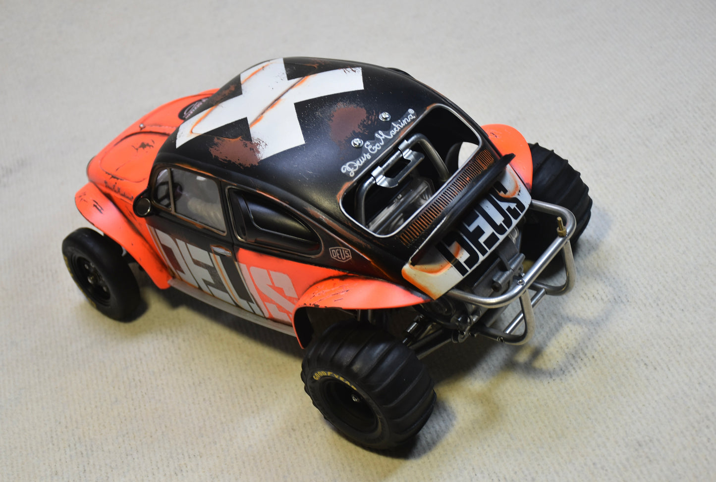 DEUS EX MACHINA theme - Tamiya Sand Scorcher 1/10 Custom Painted Body – Finished with Driver Figure