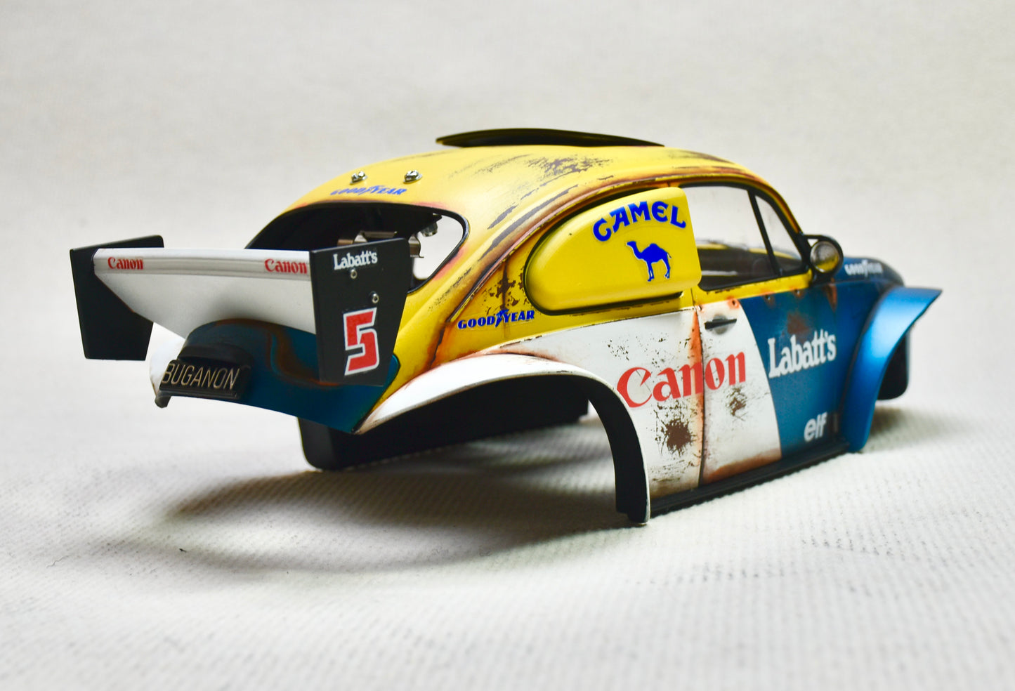 Carrosserie personnalisée peinte Tamiya Sand Scorcher 1/10 – Finition avec figurine de pilote (BUGANON)