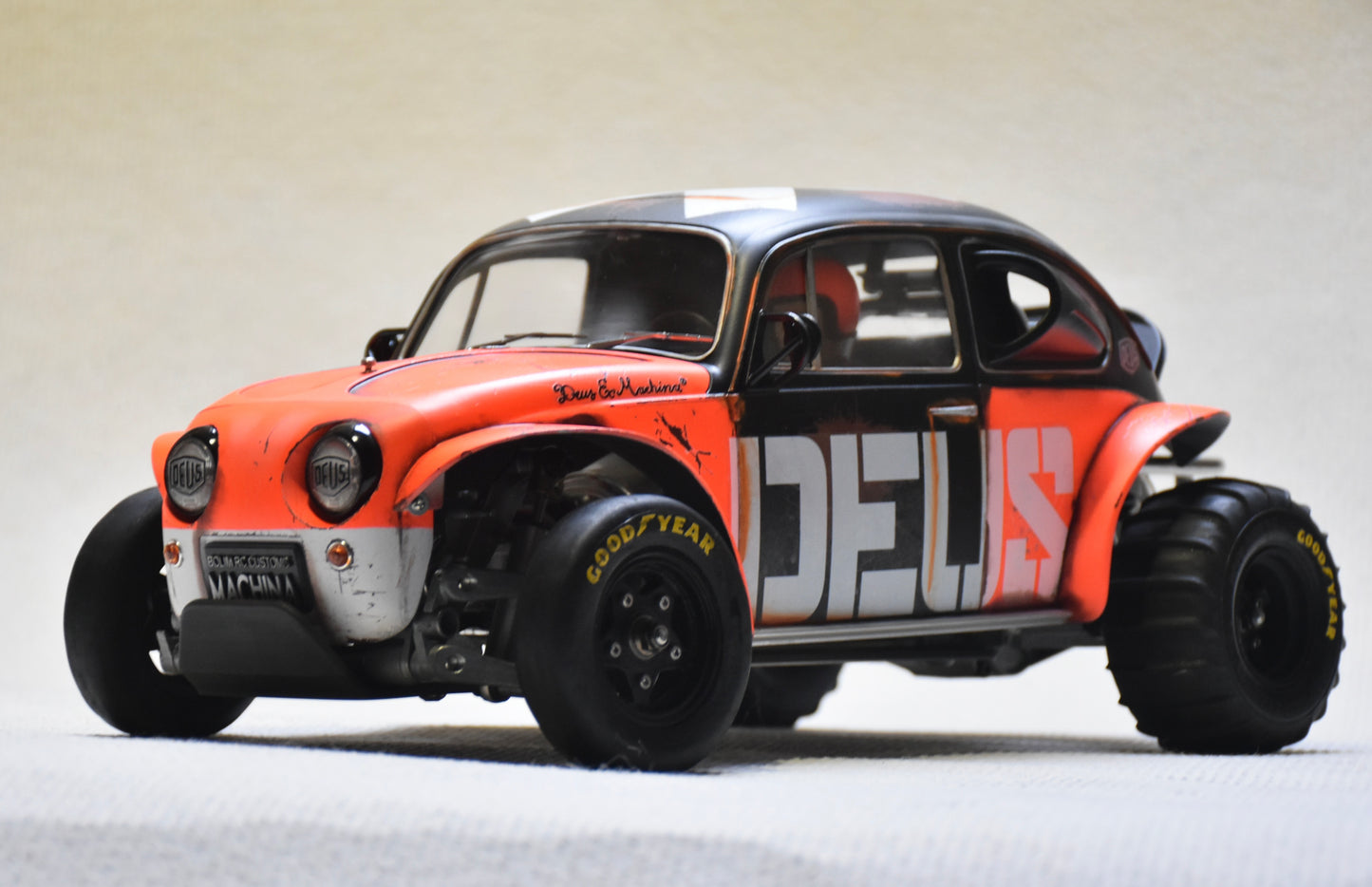 DEUS EX MACHINA theme - Tamiya Sand Scorcher 1/10 Custom Painted Body – Finished with Driver Figure