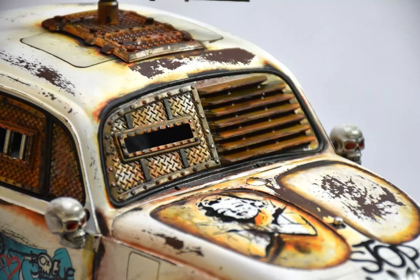 Tamiya Sand Scorcher & Blitzer Beetle 1/10 Front window (metal simulation mad max style) – Custom Resin Part (by Bolim RC Customs)